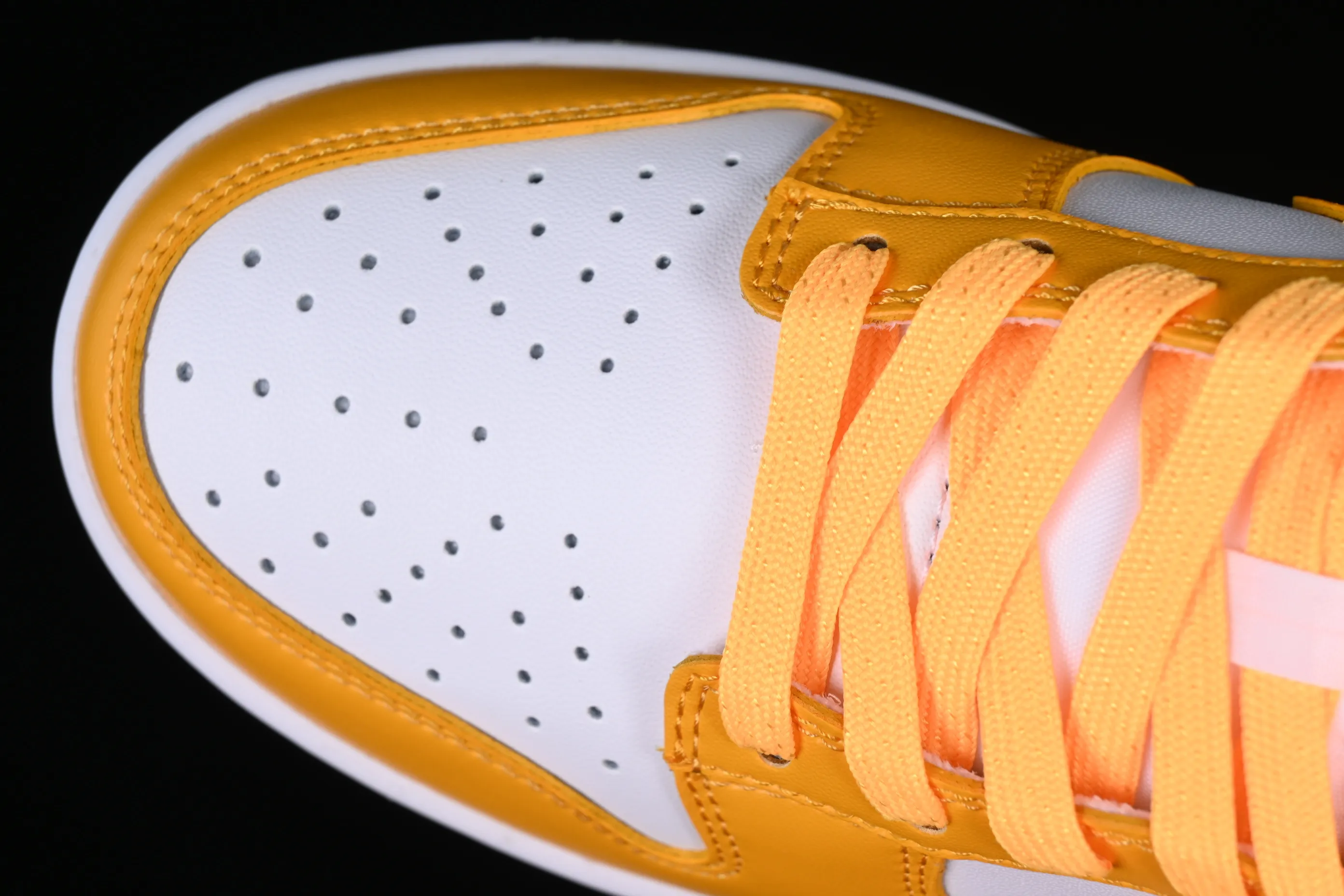 All categories Nk SB Dunk series Nk SB Dunk Low low-top sneakers Nk Dunk Low SB dunk series white and yellow color low-top casual sports skateboard shoes DD1503-800